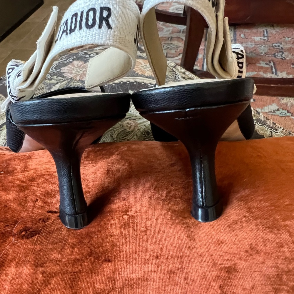 Dior Black Kitten Heels with Decorative Bow - Picture 3 of 11